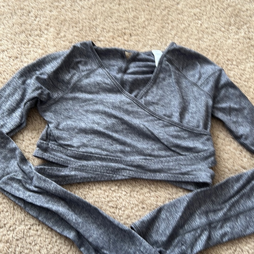 Ivivva girls long sleeve crop.